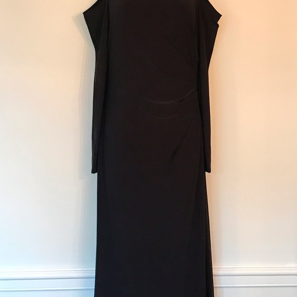 Vince Camuto cut out shoulder gown - Picture 2 of 6